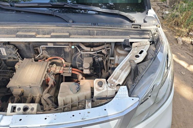 Used SAIC MAXUS EV30 2021 Pure Electric Smart Logistics Expert with Long Wheelbase—CATL Engine Bay Left