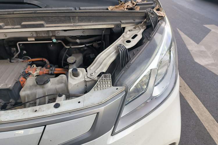 Used SAIC MAXUS EV30 2021 Pure Electric Smart Logistics Expert with Long Wheelbase—CATL Engine Bay Left