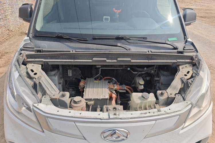 Used SAIC MAXUS EV30 2021 Pure Electric Smart Logistics Expert with Long Wheelbase—CATL Engine Bay