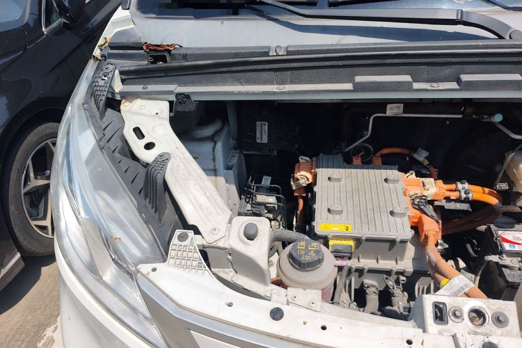 Used SAIC MAXUS EV30 2021 Pure Electric Smart Logistics Expert Short Wheelbase CATL Power System Engine Bay Right