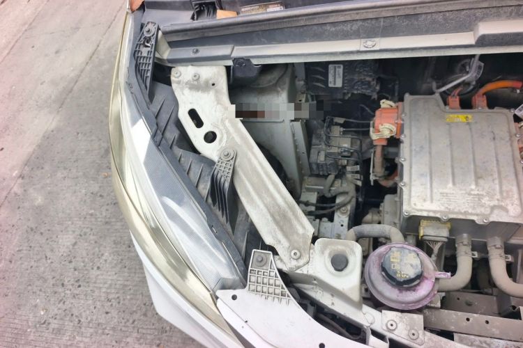 Used SAIC MAXUS EV30 2021 Pure Electric Smart Logistics Expert with Long Wheelbase—CATL Engine Bay Right