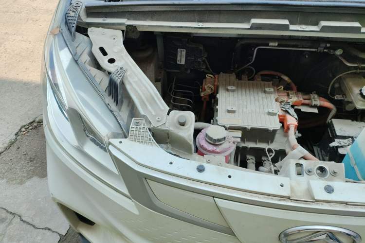 Used SAIC MAXUS EV30 2021 Pure Electric Smart Logistics Expert with Long Wheelbase—CATL Engine Bay Right