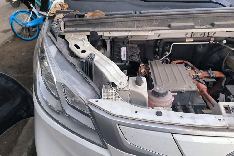 Used SAIC MAXUS EV30 2021 Pure Electric Smart Logistics Expert with Long Wheelbase—CATL Engine Bay Right