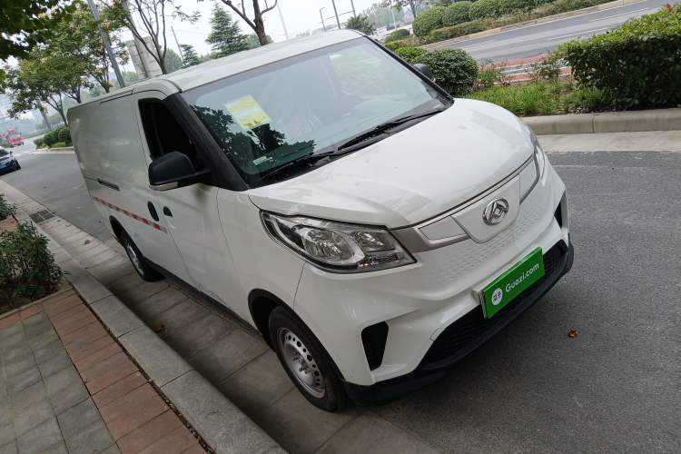 Used SAIC MAXUS EV30 2021 Pure Electric Smart Logistics Expert with Long Wheelbase—CATL Front Right 45 Deg