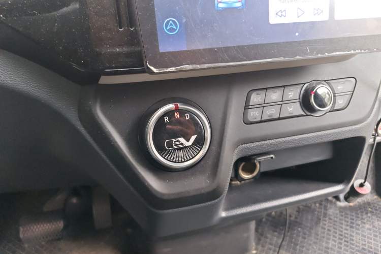 Used SAIC MAXUS EV30 2021 Pure Electric Smart Logistics Expert with Long Wheelbase—CATL Gear Lever