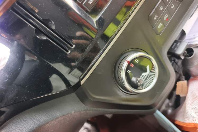 Used SAIC MAXUS EV30 2021 Pure Electric Smart Logistics Expert with Long Wheelbase—CATL Gear Lever