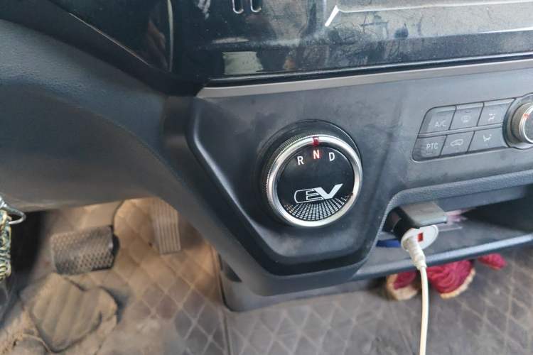 Used SAIC MAXUS EV30 2021 Pure Electric Smart Logistics Expert with Long Wheelbase—CATL Gear Lever