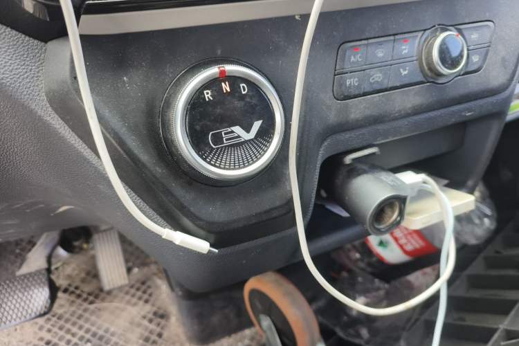 Used SAIC MAXUS EV30 2021 Pure Electric Smart Logistics Expert with Long Wheelbase—CATL Gear Lever