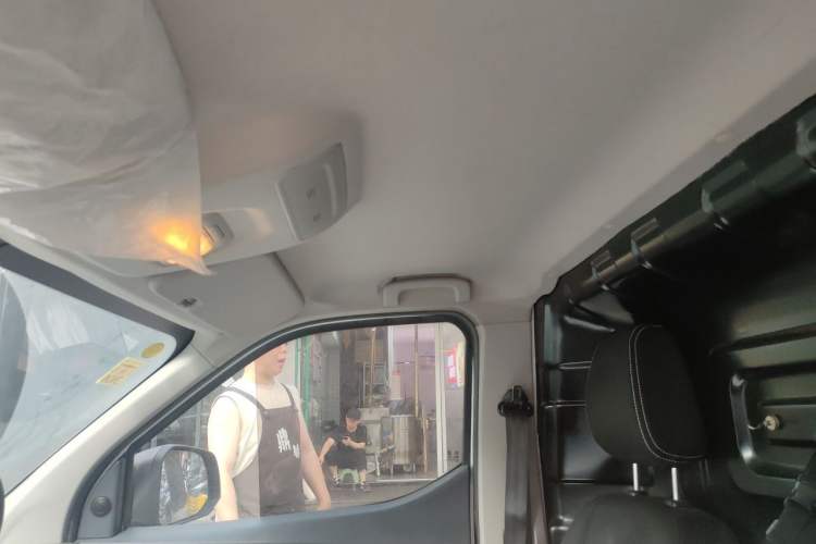 Used SAIC MAXUS EV30 2021 Pure Electric Smart Logistics Expert with Long Wheelbase—CATL Headliner