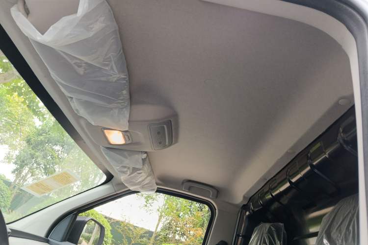 Used SAIC MAXUS EV30 2021 Pure Electric Smart Logistics Expert with Long Wheelbase—CATL Headliner