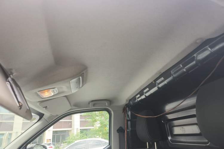 Used SAIC MAXUS EV30 2021 Pure Electric Smart Logistics Expert with Long Wheelbase—CATL Headliner