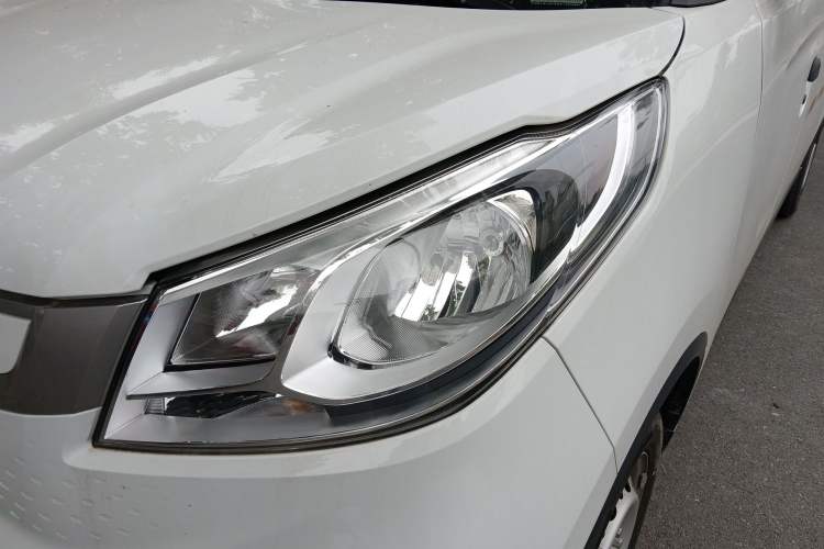 Used SAIC MAXUS EV30 2021 Pure Electric Smart Logistics Expert with Long Wheelbase—CATL Left Front Headlight