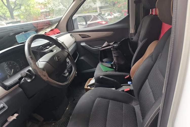 Used SAIC MAXUS EV30 2021 Pure Electric Smart Logistics Expert with Long Wheelbase—CATL Left Front Seat