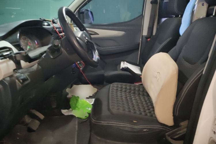 Used SAIC MAXUS EV30 2021 Pure Electric Smart Logistics Expert with Long Wheelbase—CATL Left Front Seat
