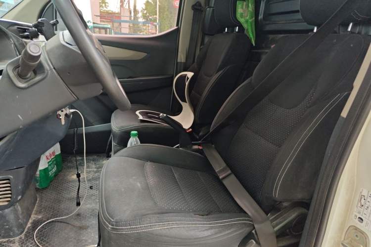 Used SAIC MAXUS EV30 2021 Pure Electric Smart Logistics Expert with Long Wheelbase—CATL Left Front Seat