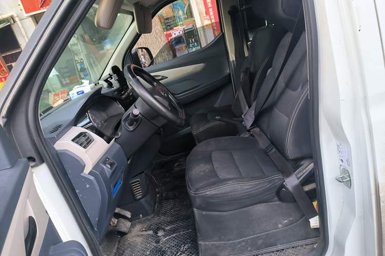Used SAIC MAXUS EV30 2021 Pure Electric Smart Logistics Expert with Long Wheelbase—CATL Left Front Seat