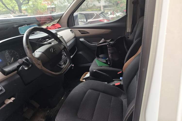 Used SAIC MAXUS EV30 2021 Pure Electric Smart Logistics Expert with Long Wheelbase—CATL Left Rear Seat