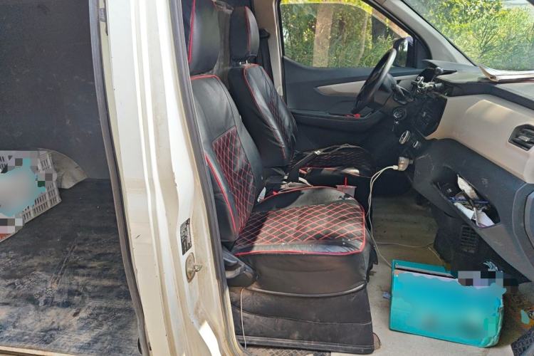 Used SAIC MAXUS EV30 2021 Pure Electric Smart Logistics Expert with Long Wheelbase—CATL Left Rear Seat