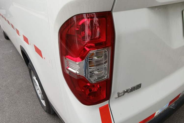 Used SAIC MAXUS EV30 2021 Pure Electric Smart Logistics Expert with Long Wheelbase—CATL Left Rear Taillight