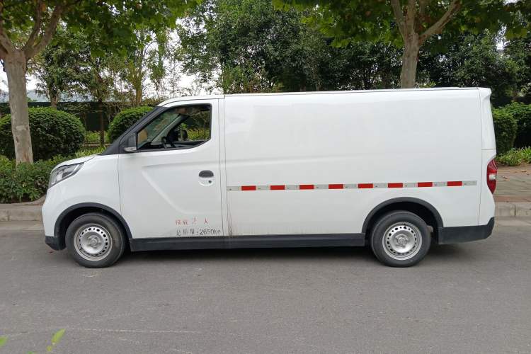 Used SAIC MAXUS EV30 2021 Pure Electric Smart Logistics Expert with Long Wheelbase—CATL Left Side