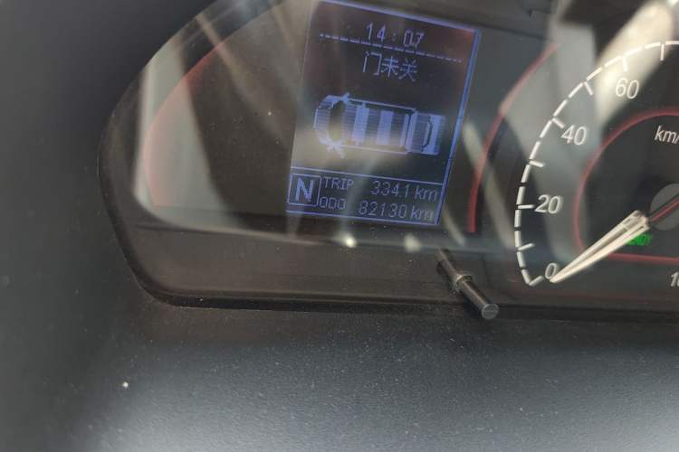 Used SAIC MAXUS EV30 2021 Pure Electric Smart Logistics Expert Short Wheelbase CATL Power System Odometer Close Up