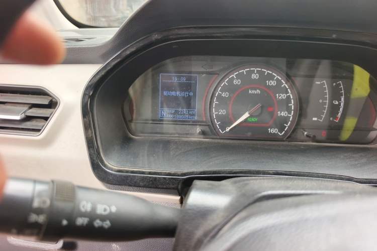 Used SAIC MAXUS EV30 2021 Pure Electric Smart Logistics Expert with Long Wheelbase—CATL Odometer Close Up