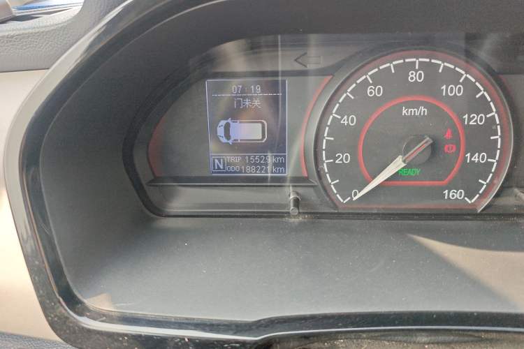 Used SAIC MAXUS EV30 2021 Pure Electric Smart Logistics Expert with Long Wheelbase—CATL Odometer Close Up