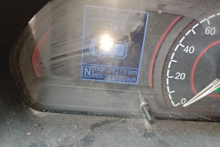 Used SAIC MAXUS EV30 2021 Pure Electric Smart Logistics Expert with Long Wheelbase—CATL Odometer Close Up