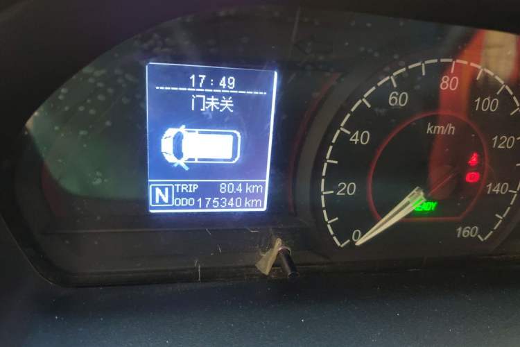 Used SAIC MAXUS EV30 2021 Pure Electric Smart Logistics Expert with Long Wheelbase—CATL Odometer Close Up