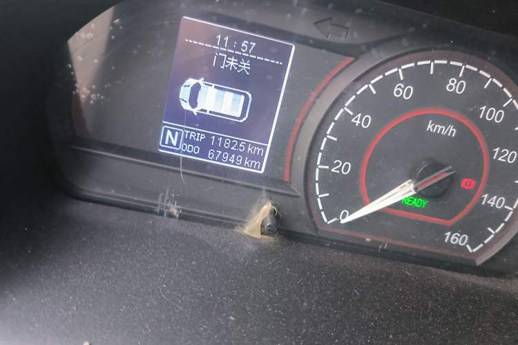 Used SAIC MAXUS EV30 2021 Pure Electric Smart Logistics Expert with Long Wheelbase—CATL Odometer Close Up