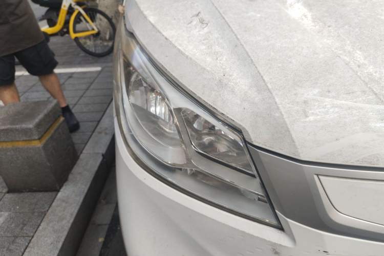 Used SAIC MAXUS EV30 2021 Pure Electric Smart Logistics Expert with Long Wheelbase—CATL Right Front Headlight