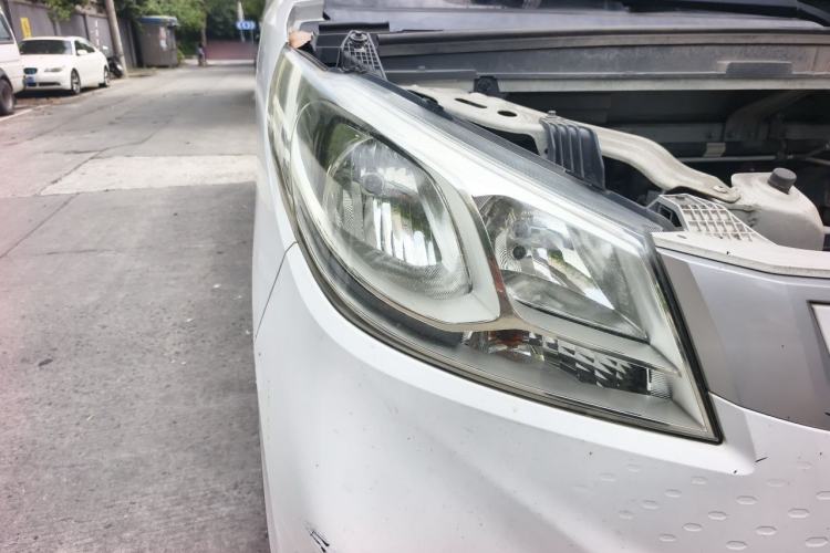 Used SAIC MAXUS EV30 2021 Pure Electric Smart Logistics Expert with Long Wheelbase—CATL Right Front Headlight