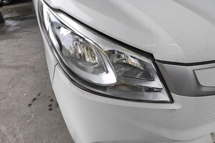Used SAIC MAXUS EV30 2021 Pure Electric Smart Logistics Expert with Long Wheelbase—CATL Right Front Headlight