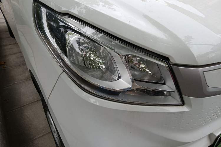 Used SAIC MAXUS EV30 2021 Pure Electric Smart Logistics Expert with Long Wheelbase—CATL Right Front Headlight