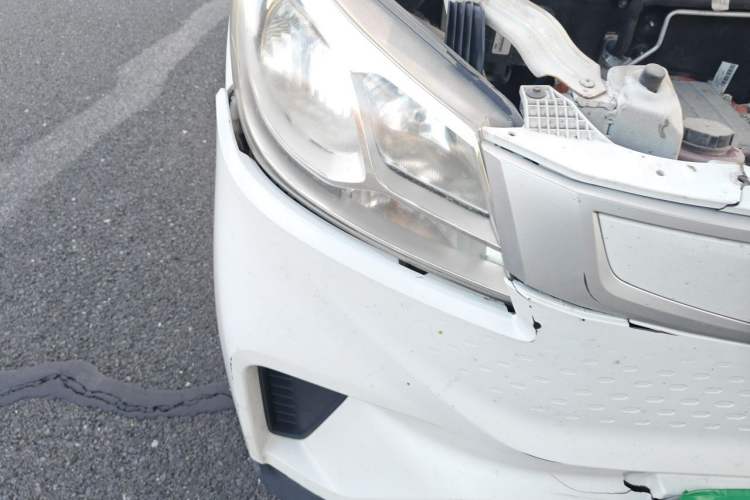 Used SAIC MAXUS EV30 2021 Pure Electric Smart Logistics Expert with Long Wheelbase—CATL Right Front Headlight