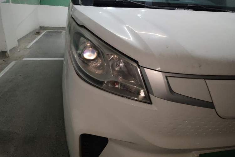 Used SAIC MAXUS EV30 2021 Pure Electric Smart Logistics Expert with Long Wheelbase—CATL Right Front Headlight