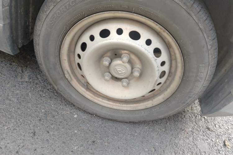 Used SAIC MAXUS EV30 2021 Pure Electric Smart Logistics Expert with Long Wheelbase—CATL Right Front Wheel Hub