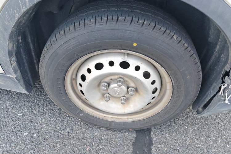 Used SAIC MAXUS EV30 2021 Pure Electric Smart Logistics Expert with Long Wheelbase—CATL Right Front Wheel Hub