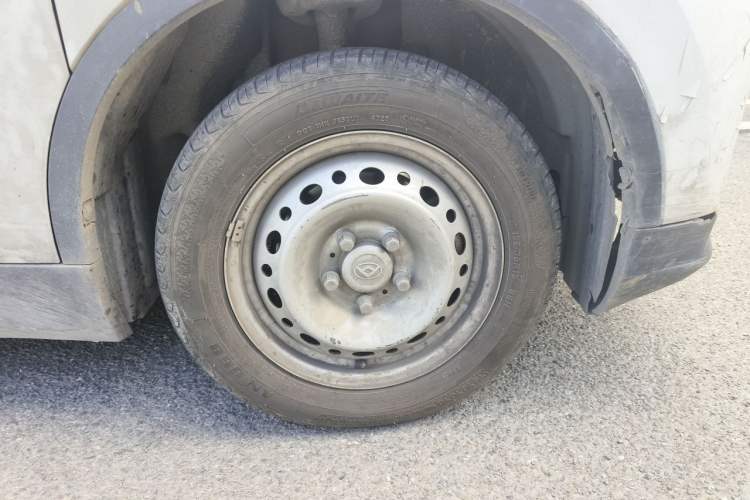 Used SAIC MAXUS EV30 2021 Pure Electric Smart Logistics Expert with Long Wheelbase—CATL Right Front Wheel Hub