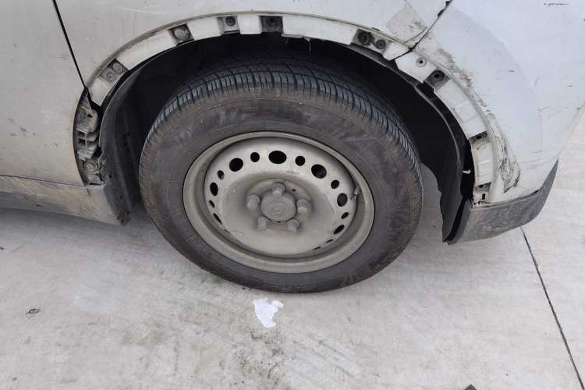 Used SAIC MAXUS EV30 2021 Pure Electric Smart Logistics Expert with Long Wheelbase—CATL Right Front Wheel Hub