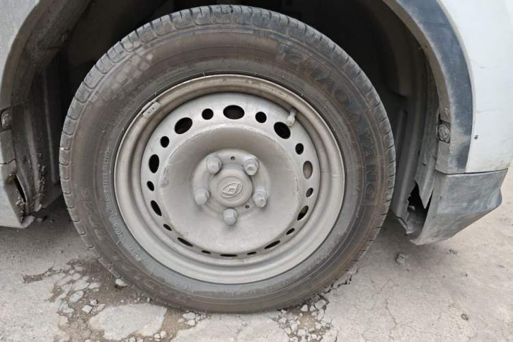 Used SAIC MAXUS EV30 2021 Pure Electric Smart Logistics Expert with Long Wheelbase—CATL Right Front Wheel Hub