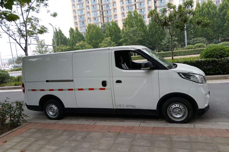 Used SAIC MAXUS EV30 2021 Pure Electric Smart Logistics Expert with Long Wheelbase—CATL Right Side