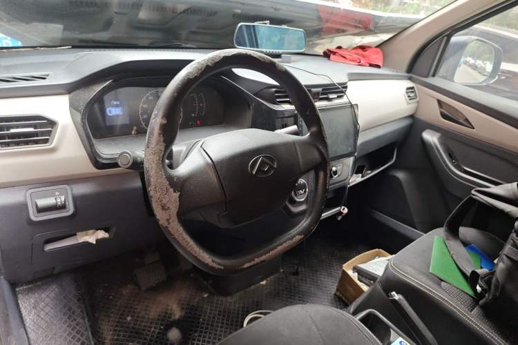 Used SAIC MAXUS EV30 2021 Pure Electric Smart Logistics Expert with Long Wheelbase—CATL Steering Wheel