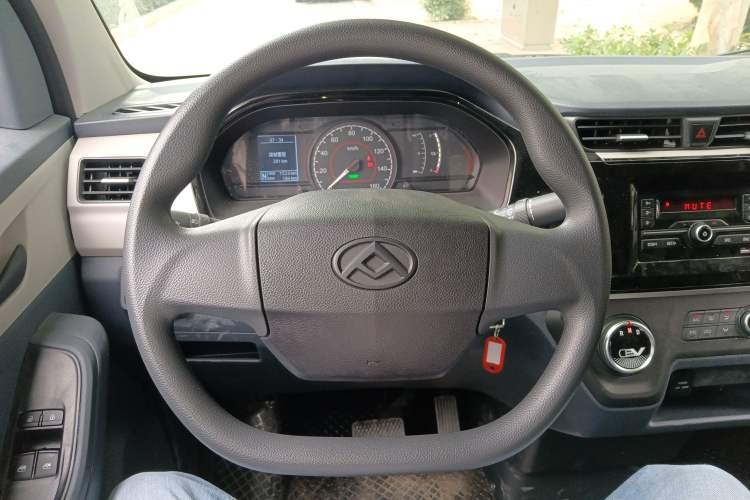 Used SAIC MAXUS EV30 2021 Pure Electric Smart Logistics Expert with Long Wheelbase—CATL Steering Wheel