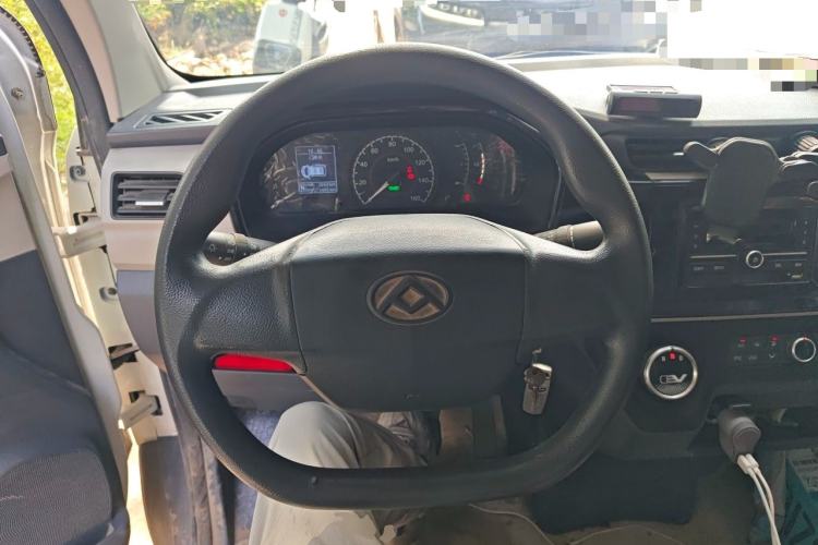 Used SAIC MAXUS EV30 2021 Pure Electric Smart Logistics Expert with Long Wheelbase—CATL Steering Wheel