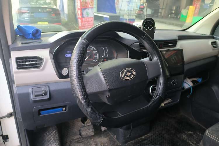 Used SAIC MAXUS EV30 2021 Pure Electric Smart Logistics Expert with Long Wheelbase—CATL Steering Wheel