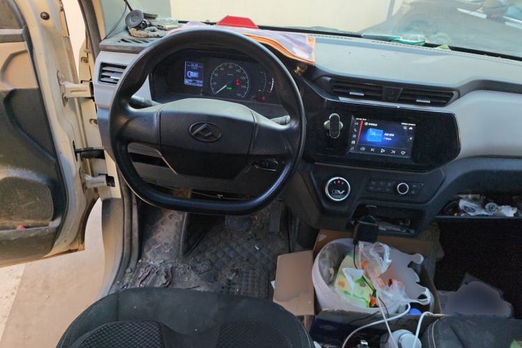 Used SAIC MAXUS EV30 2021 Pure Electric Smart Logistics Expert with Long Wheelbase—CATL Steering Wheel