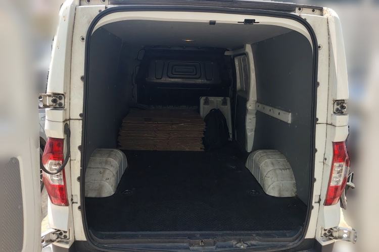 Used SAIC MAXUS EV30 2021 Pure Electric Smart Logistics Expert Short Wheelbase CATL Power System Trunk