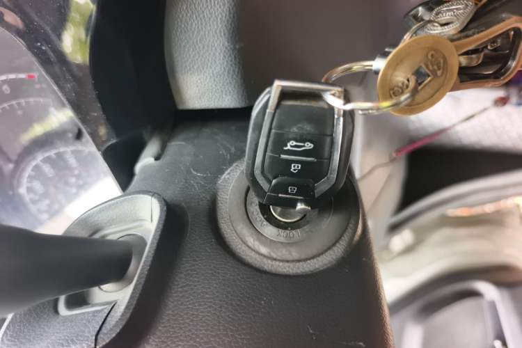 Used SAIC MAXUS EV30 2021 Pure Electric Smart Logistics Expert with Long Wheelbase—CATL Vehicle Key