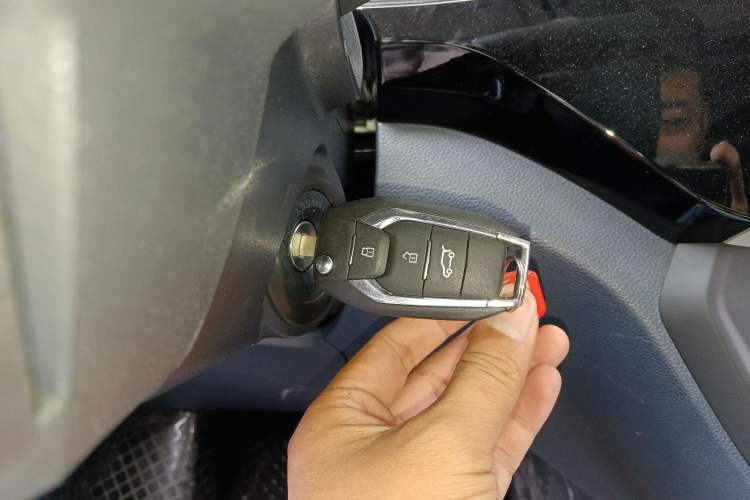 Used SAIC MAXUS EV30 2021 Pure Electric Smart Logistics Expert with Long Wheelbase—CATL Vehicle Key
